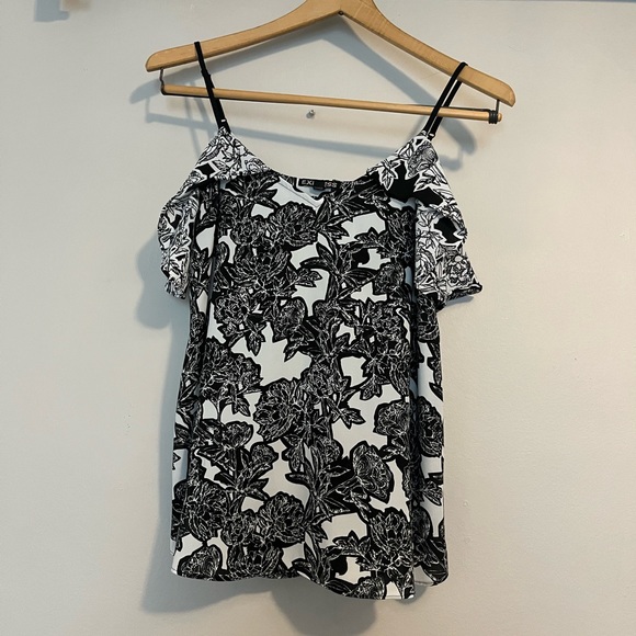 Express Tops - Express Floral sleeveless top, adjustable straps, keyhole open back. Size XS